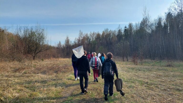 Studenti bíloveckého gymnázia objevují v pronajatém lomu vzácné druhy hmyzu